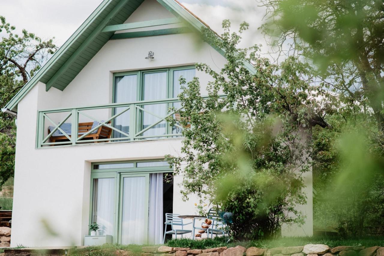 Cukormadar Vendeghaz Lovas Villa Exterior photo